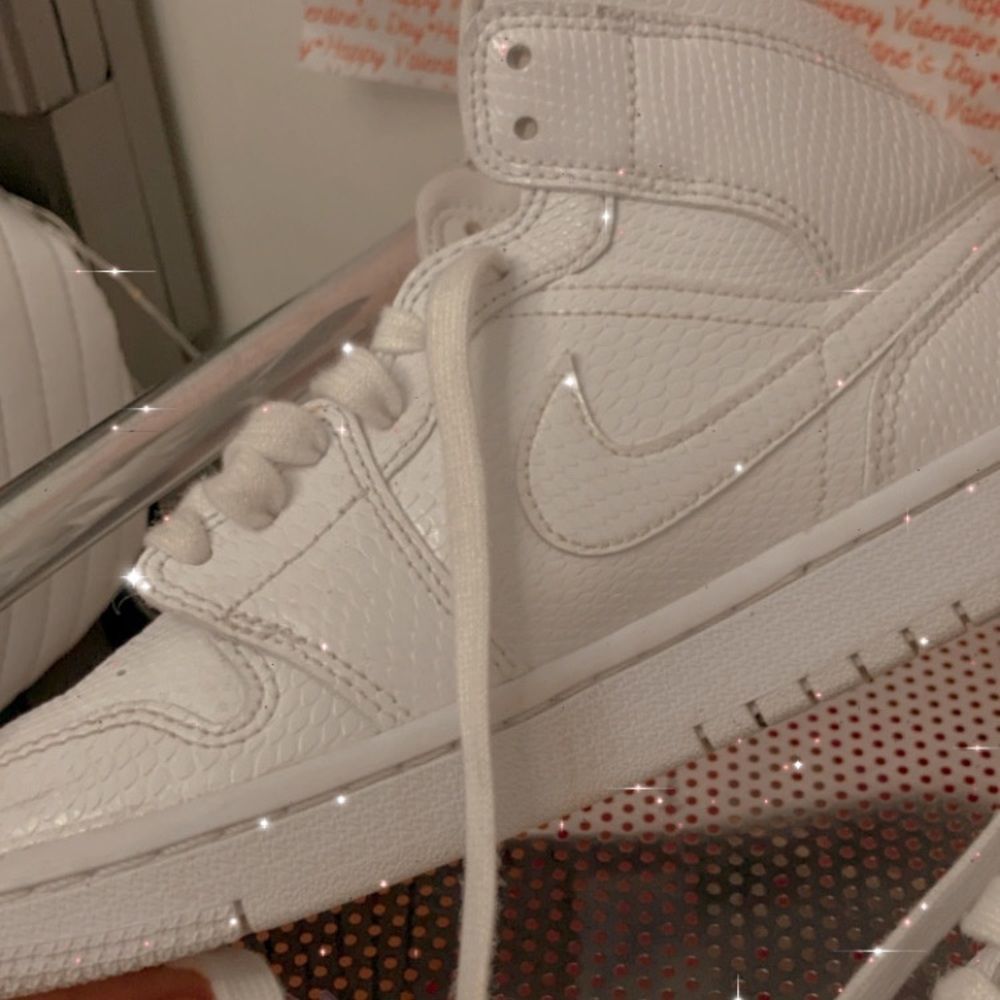 Shoes - Picture 4 of 4